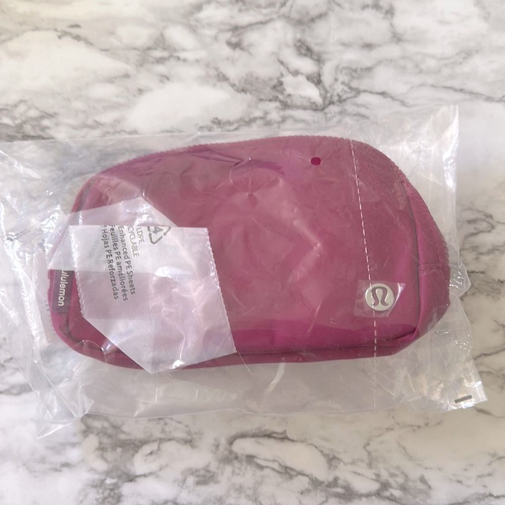 NWT lululemon everywhere belt bag - Wild Berry - OS
